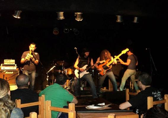 Vista del escenario desde las mesas del Teatro Bar (Festival).